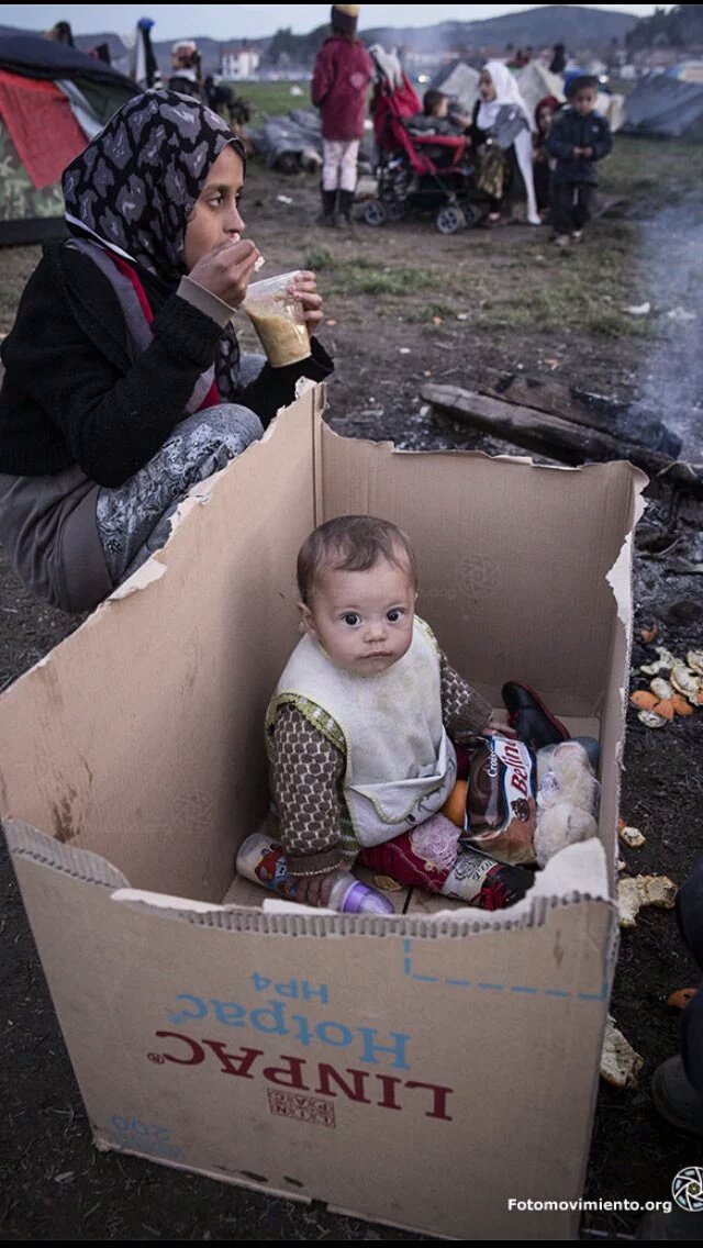 Marodriguez1971's tweet photo. Todos los Derechos Humanos de los Refugiados entran en una sola caja. Idomeni. Europa @Fotomovimiento https://t.co/tArxDJDlBs