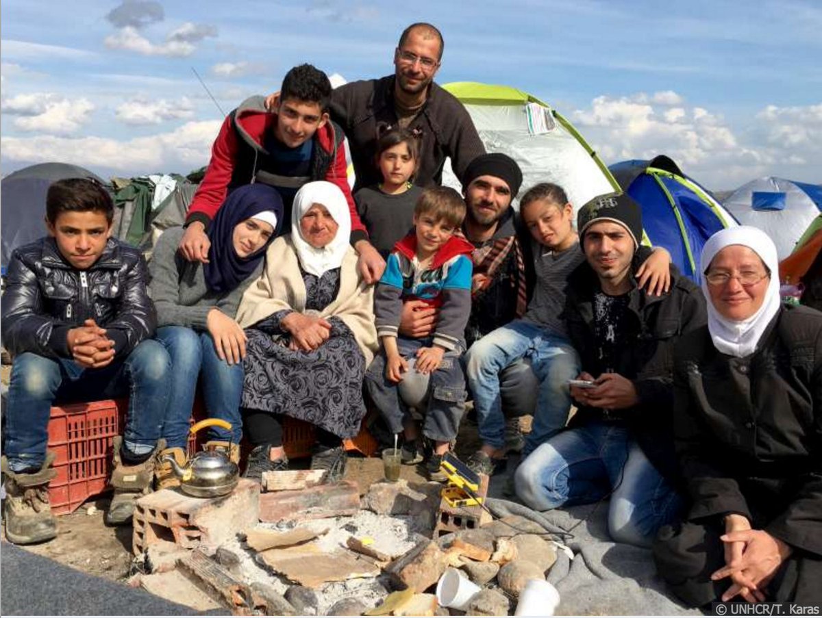 Refugees's tweet image. "What did we do to deserve this?" Hoping fading for those at Idomeni: trib.al/tUwERVJ #Greece