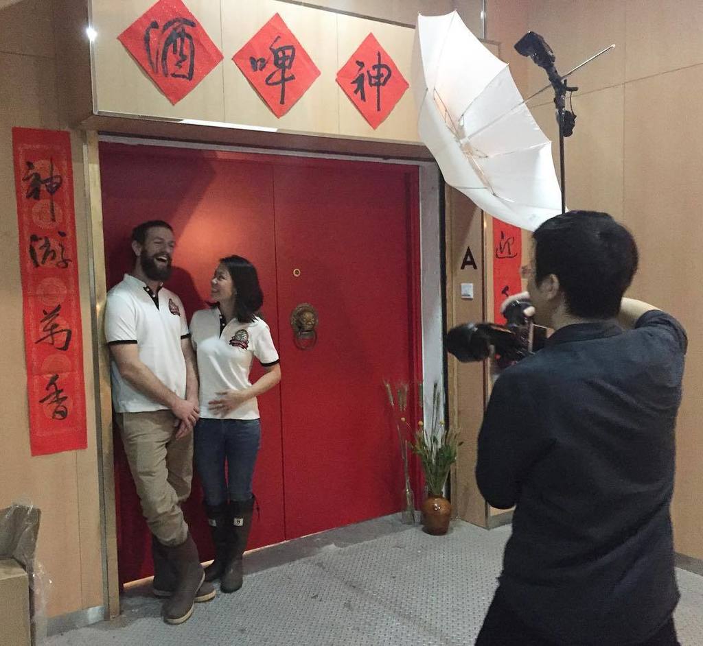 CoasterMag's tweet photo. @moonzenbrewery -世上最上鏡的釀酒情侶 😏 the world's most photogenic brewer couple! ✨ #coastermag #gr… https://t.co/KfNcAnyKcY https://t.co/Cx2m6OdzP1
