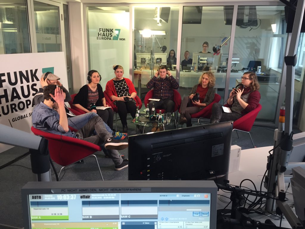 wilczynskitweet's tweet photo. Wir sind bereit! Los geht's! @FunkhausEuropa @DeutscheWelle @Medienmann #telemost https://t.co/zMLbhiGjRo