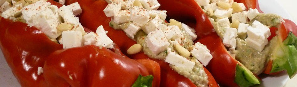 Zoete puntpaprika gevuld met auberginemousse >> ow.ly/YYGrR #gezondeten #versegroenten #vega