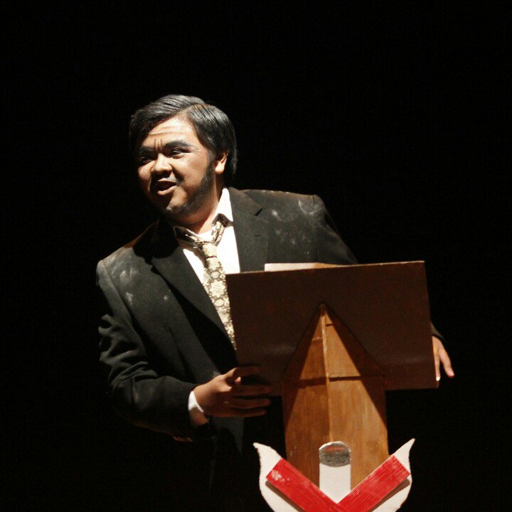 artefacuns's tweet photo. Now on Stage: Teater Teko - F. Psikologi Universitas Indonesia
#MONOLOGUECOMPETITION
#ARTEFACUNS2016 https://t.co/qHYLomgxCD