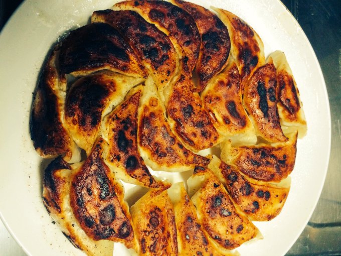 餃子、軽く焦げた、、、 