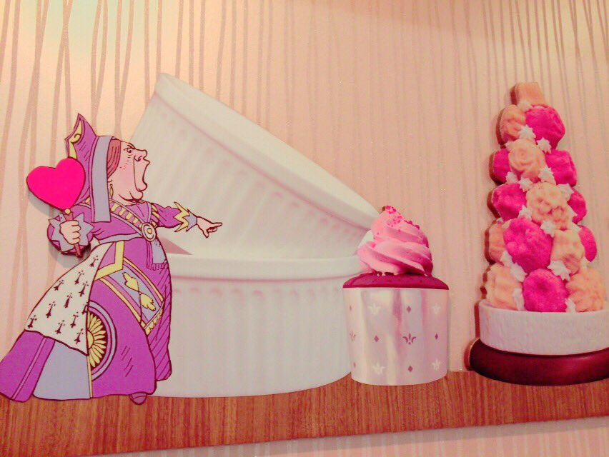 伊藤 真愛美 女の子っぽいところいる 性格はガサツでおっさんだけど 選ぶのはこういう店が多い お菓子の国のアリスカフェ 新宿 ミロード T Co Hhzoq4l1sm