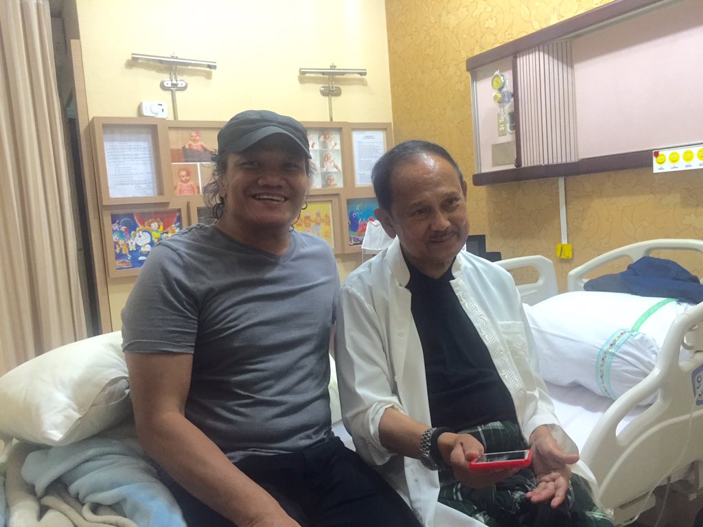 Mohon doanya ya agar pak BJ Habibie cepet sembuh dan bisa pulang kerumah secepetnya...