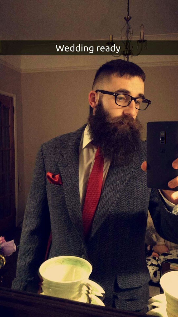 fckaverage's tweet image. Wedding at @Darvercastle today #tweed #beard