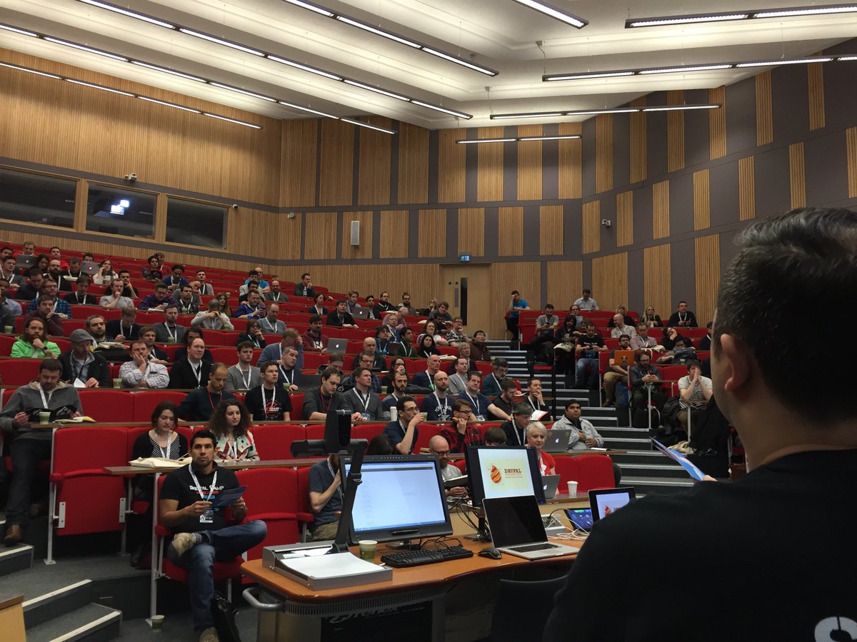 Just a casual Saturday morning, running #dclondon <a href="/CityUniLondon/">Anna</a> @CityStarters <a href="/DrupalCampLDN/">DrupalCamp London</a>