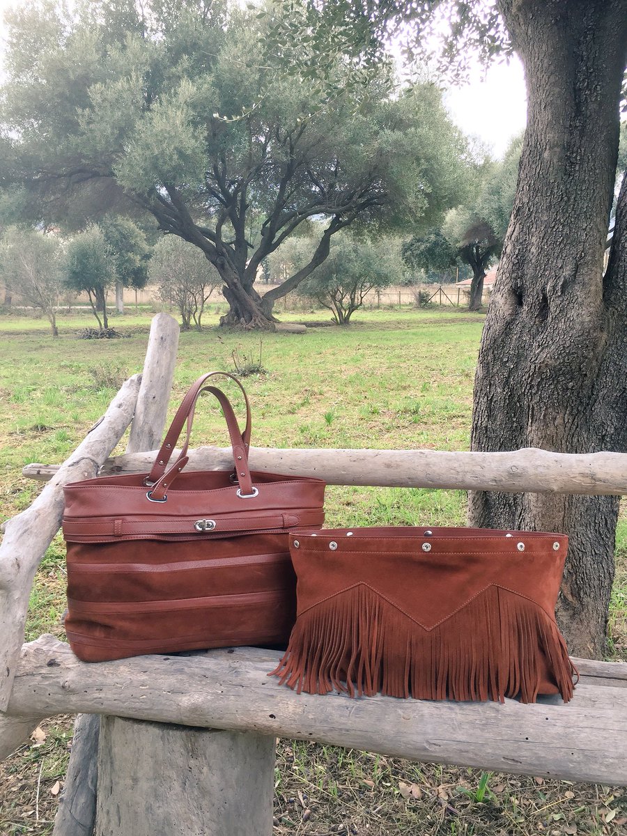 claradoneli's tweet photo. Handbag interchangeable. You choose your pocket. Fringe or not ? https://t.co/pQuUcbOLzx