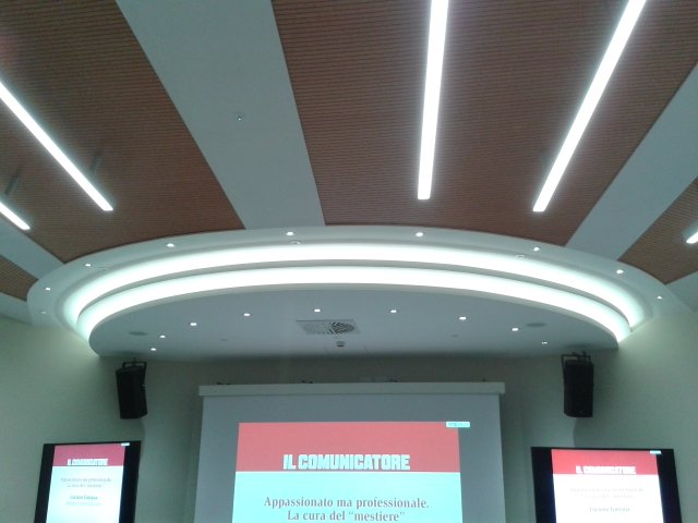 davide_mi's tweet photo. L'azione del comunicare: ancora e vela #parrocchiacomunica https://t.co/yDZLhjigmF