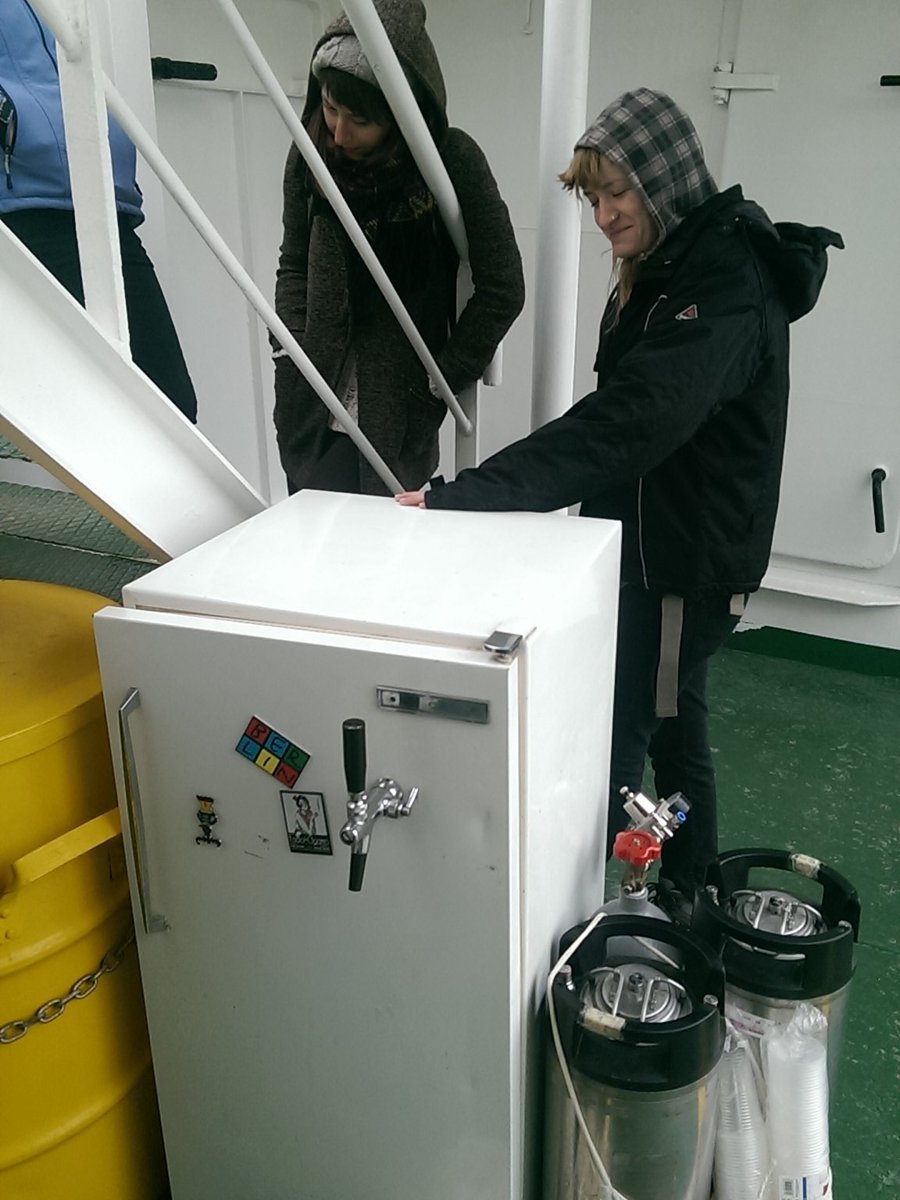 Kažu 22kn za prijevoz frižidera trajektom, ali to nije frižider to je transformer! :) #skraping