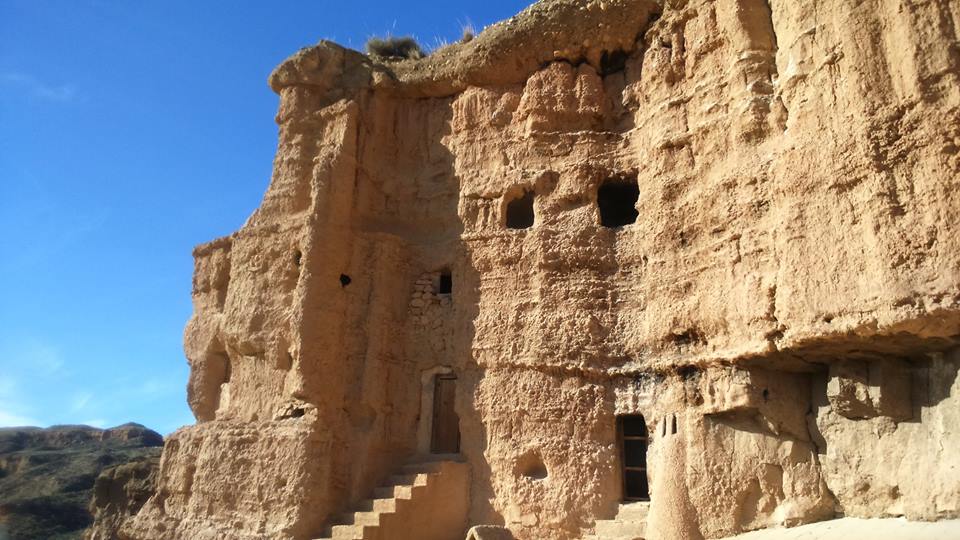 Hoy a las 16.30 conocemos el hábitat troglodita de <a href="/AytoPurullena/">Ayto de Purullena</a> ¿Cómo se vive en una cueva? #EEMPPurullena