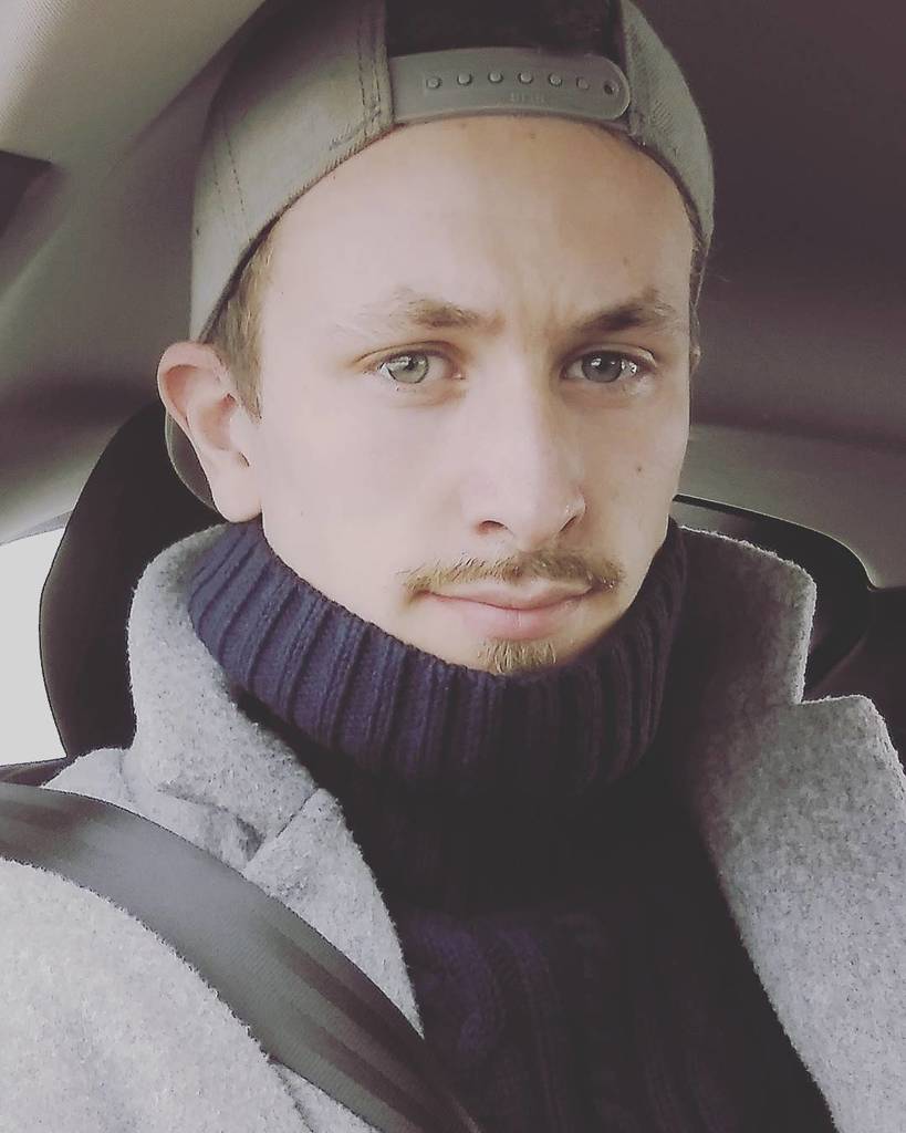 Lexi_B_Tyler's tweet image. @ftqvist : ift.tt/1LZHkX5 | Asså hur fan ser jag ut, haha jag och keps ingen bra kombo 😅 mot gig 🎸 #speln…