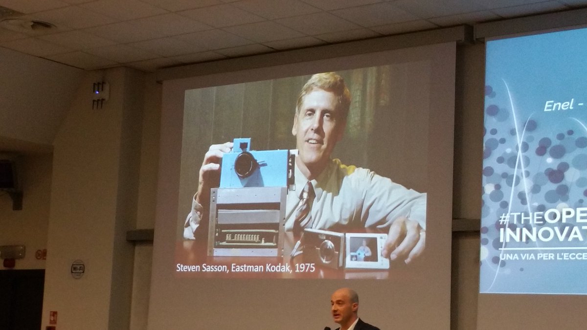 mpiraz's tweet photo. #TheOpenInnovationWay la soluzione per risolvere il paradigma è condividere ! Carlo Napoli @enel https://t.co/5poXMVO2ii