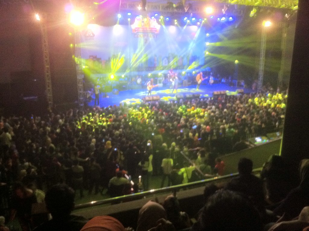 <a href="/Naifband/">NAIF</a> live performs <a href="/coopfest_/">ig : coopfest_</a> 2... #coopfest2 #ikopin #livemusic