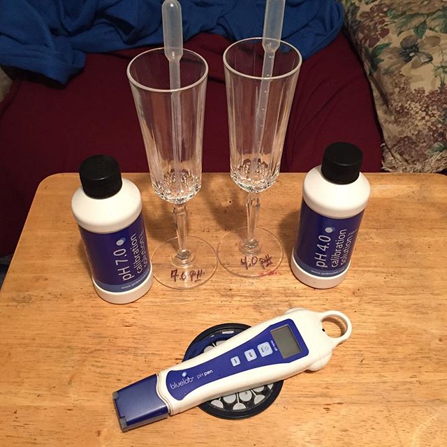 BluelabOfficial's tweet photo. My #bluelab most important #tool in my #arsinal #fancy #ph #onpoint  #celebrate when you calibrate 📷: @wrmalloyx https://t.co/FQlvh1FMz7