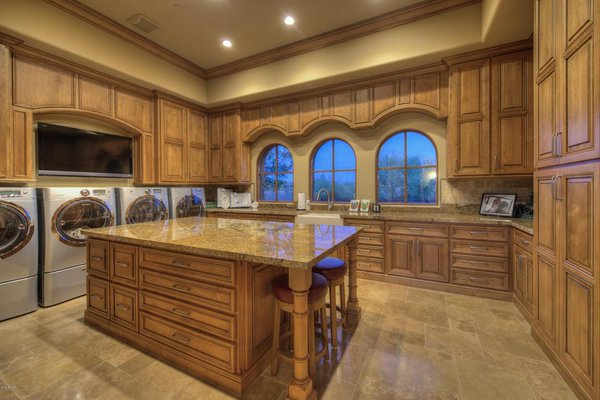 pcgsir's tweet image. #SmartHome #ParadiseValley A #CooksKitchen Burdette Cabinets 3 Ovens 3 Fridges,GasCooktop frankaazami.com/listings/detai… …