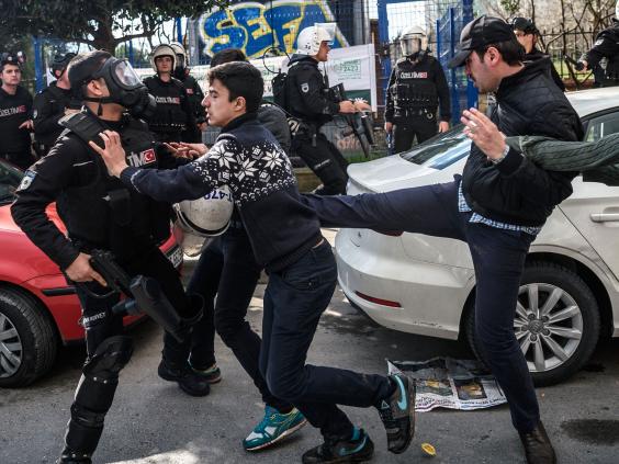 Independent's tweet photo. Turkish government seizes control of country's largest newspaper, tear gasses protesters https://t.co/blMPNoRuJg https://t.co/sBP0txVrB8