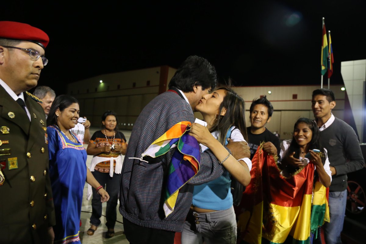 Cancilleria_ve's tweet photo. Evo Morales llegó a #Venezuela para conmemorar tres años de la siembra del Cmte. Chávez. https://t.co/1QhOtGiVyw https://t.co/UPU3hyEfg7