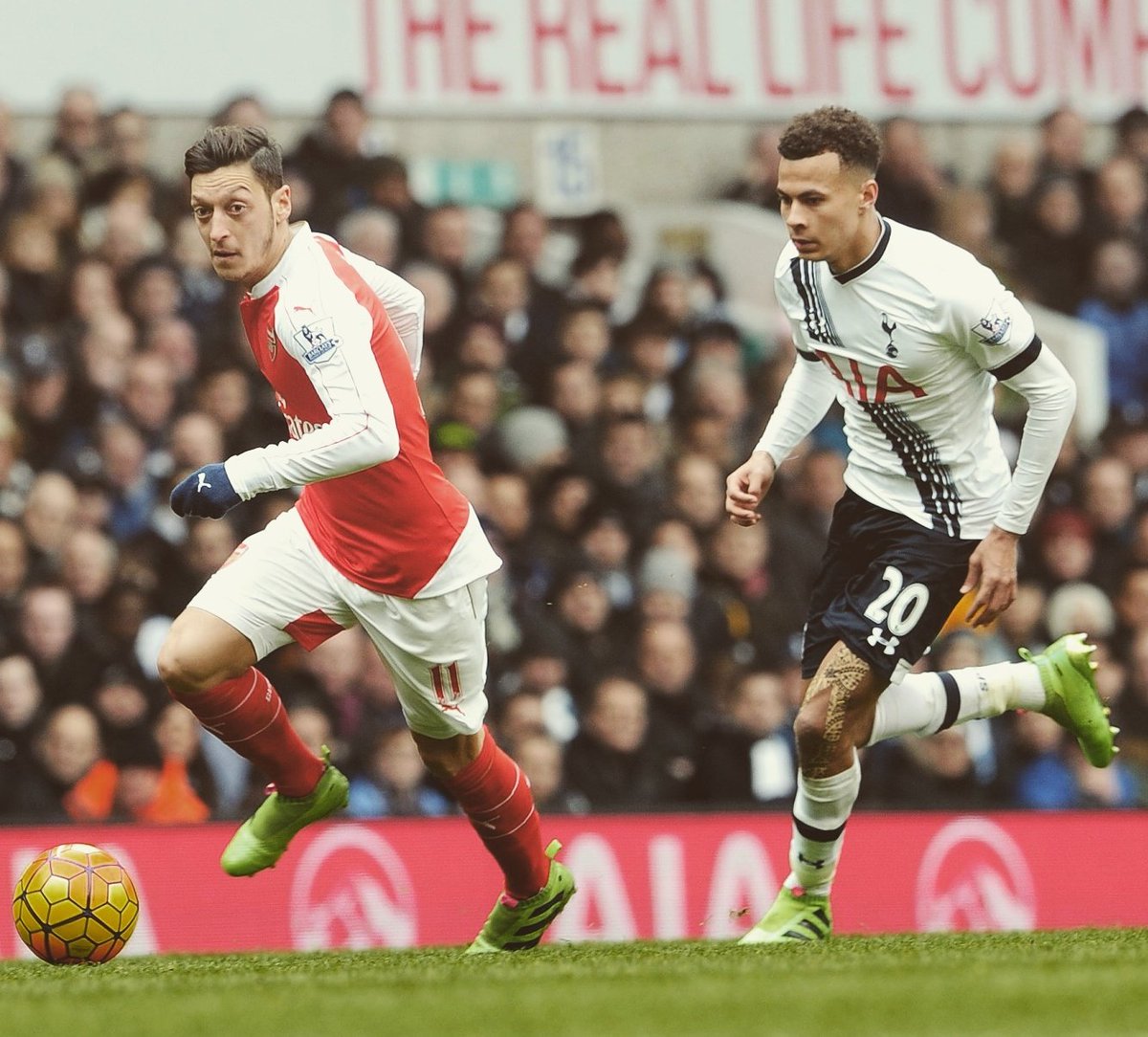 M10's tweet photo. 2:2 at White Hart Lane! ⚽ Hard-earned draw with ten men ... Thanks for your away support today, Gooners! 👊 #COYG https://t.co/J1M7G7BDMZ