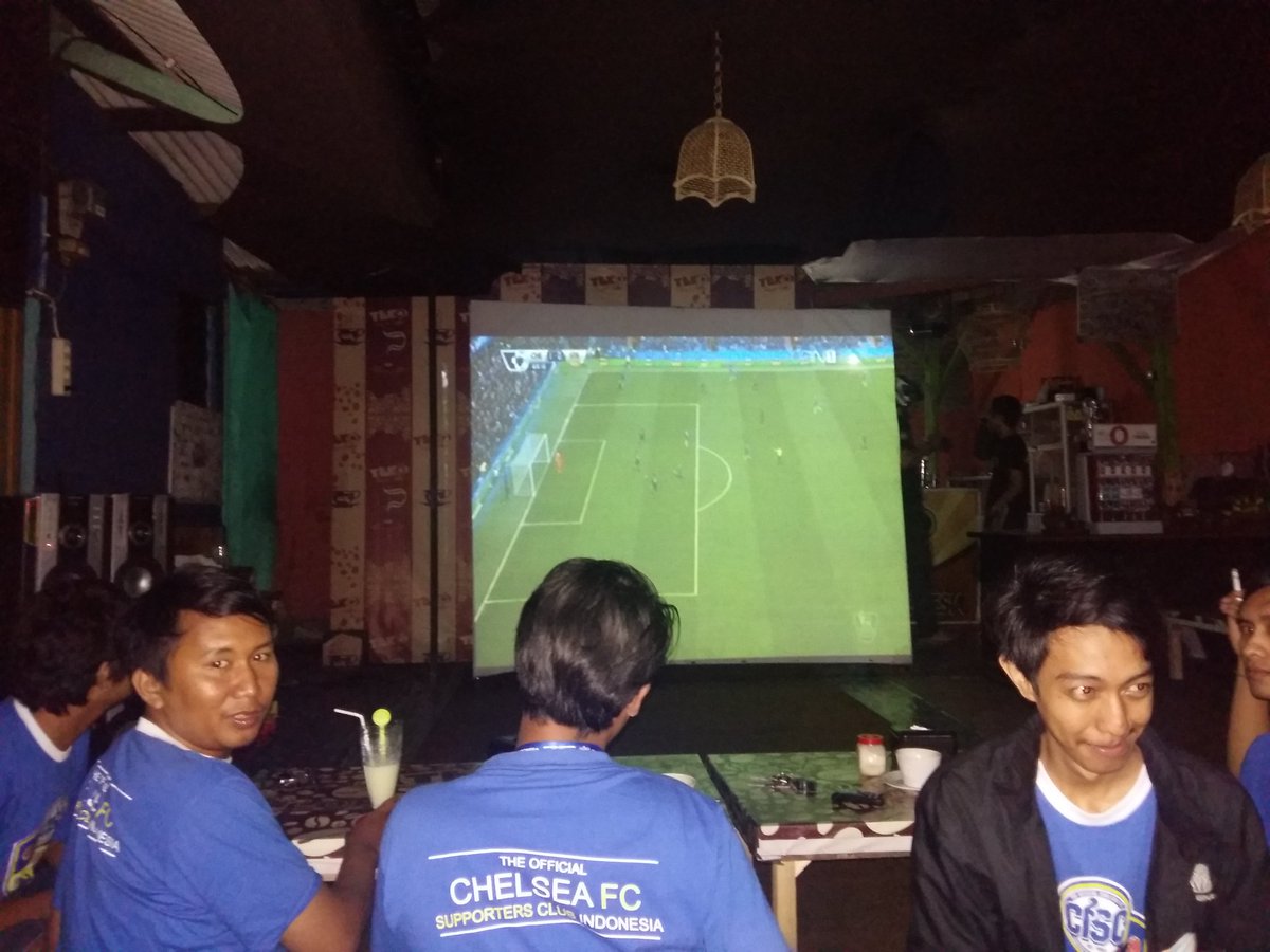 CISCkuningan_'s tweet photo. Suasana Nobar Chelsea vs Stoke City di @teko_kopi https://t.co/eICwC6dnvu