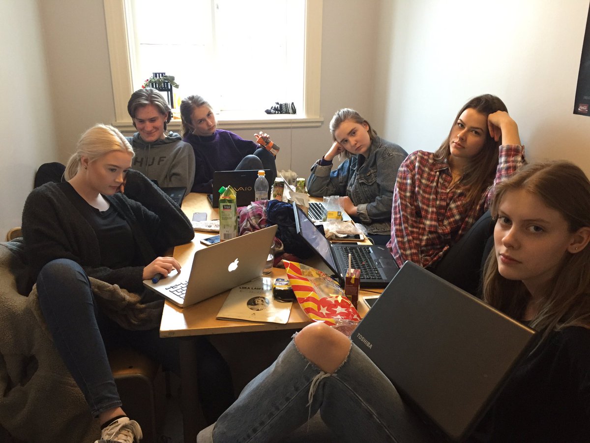 Like ef ter finnst Lokanemdin hott og ert pepp fyrir naesta bladi