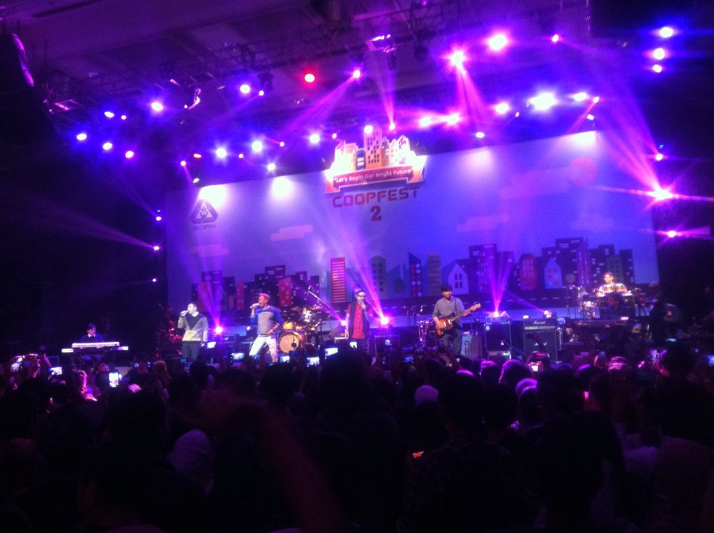 Penampilan terakhir di <a href="/coopfest_/">ig : coopfest_</a> yg terakhir ada @KahitnaFull . Dan suasana pun PECAAAAAAAHH!!! #TrinityOfInfinty