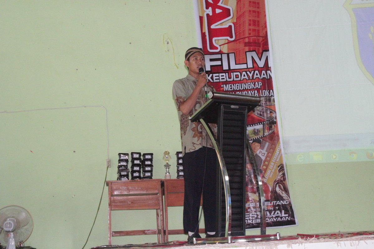 Sambutan-sambutan dari ketua Pelaksana,Pak Rohmat dan Perwakilan kepala sekolah SMA N 1 BELITANG