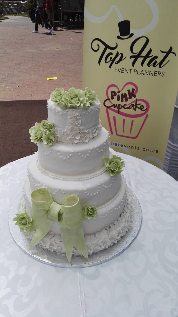 Koster_R's tweet image. Our latest Wedding Cake by Pink Cupcake