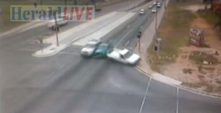 Watch as fleeing robbers plough into an unmarked police vehicle bit.ly/1SpA0KK