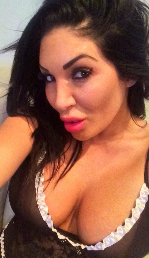 FindomEmilyB's tweet photo. Worship &amp; spend lo$ers! 💷💷💷 https://t.co/ZY3iw15P3w