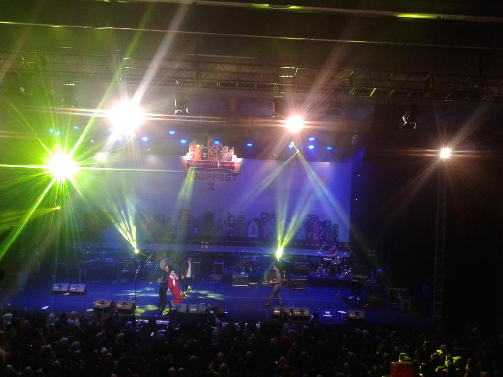 Makin malam makin panas nih di sabuga, gara-gara ada @sayHiVi dengan lagu dari mata ke hati nya #coopfest2