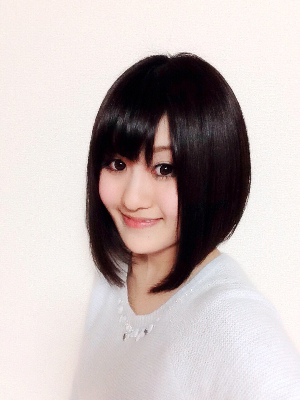 田辺麗圭 りかっち Ar Twitter 昨日髪を バッサリ切ってしまったー 何年かぶりに前下がりボブにしたよ 担当はmarisの渡辺さんです 前田敦子さんご本人の髪をずっと担当してるのでakb時代の同じカットにしてもらいました カットラインがスゲー