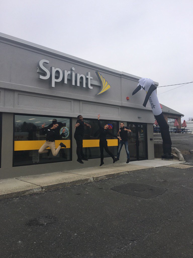 damon0708's tweet photo. @wilcox_dallin @wl_byoung @Amanda4Sprint @Pkushn @FatimaReed92 HVR is open and ready for business! #havingfun https://t.co/fKO97PtY6f