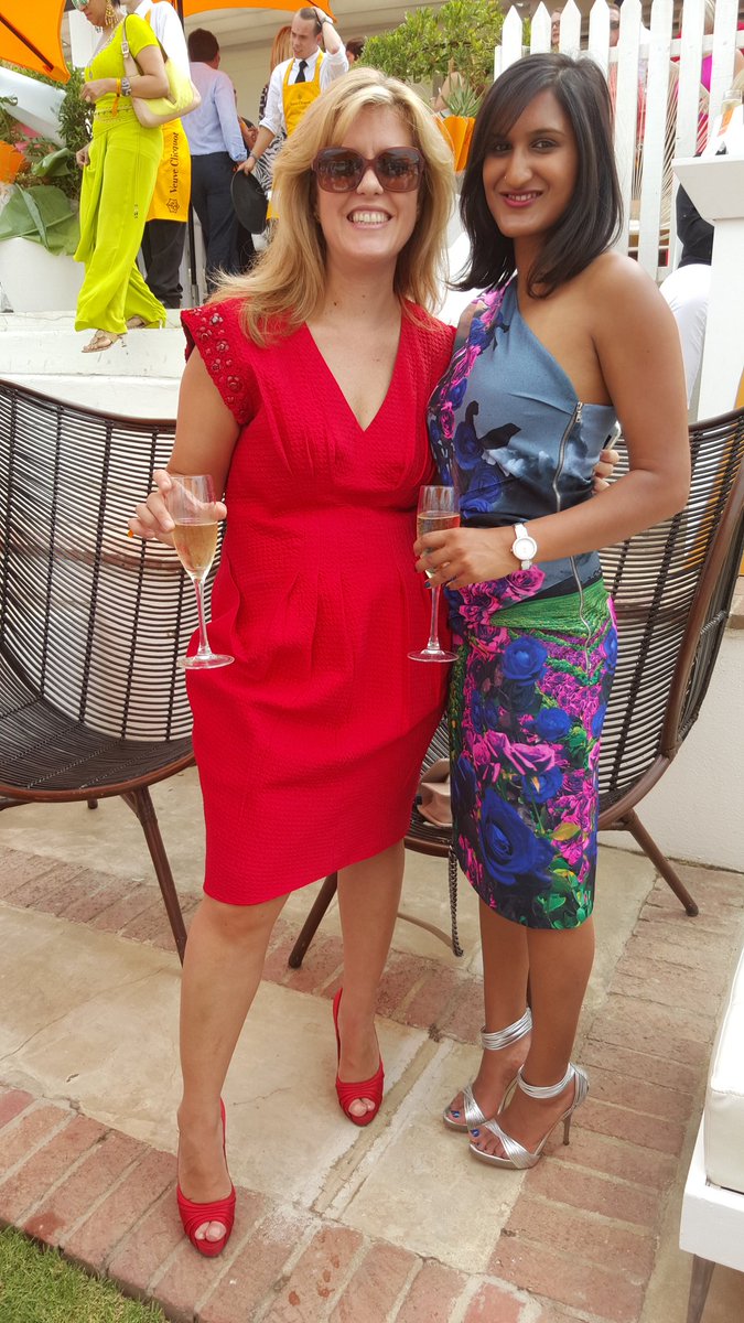 DoreFashion's tweet image. D'ORE power team enjoying themselves @valdevieestate #VCMastersPolo #StyledbyDore #ClicquotintheSun