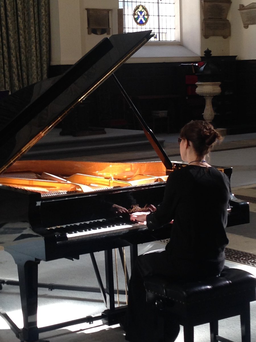 neus_peris's tweet photo. The sun dropped by at my recital yesterday!  
Next Friday 1pm I'll be performing at St.James's Piccadilly :) https://t.co/RQ2IrEuoYV