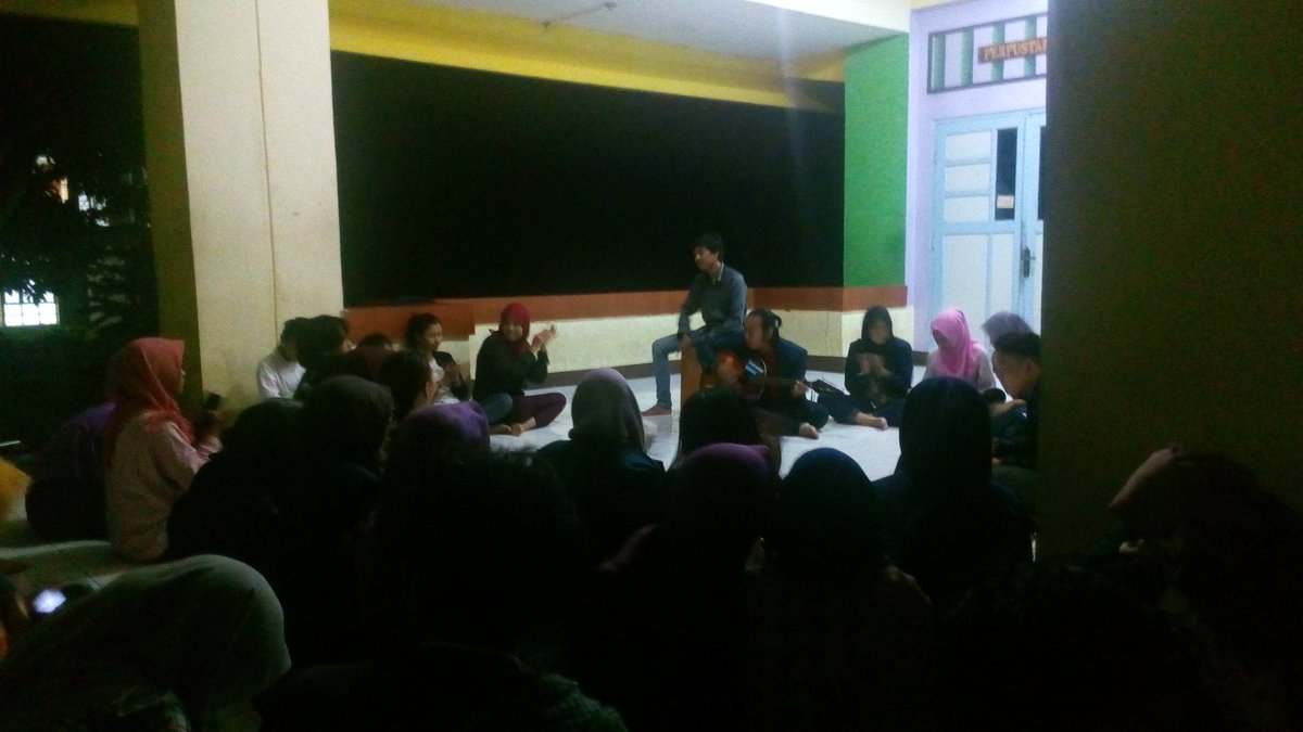 Selamat malam, setelah tadi siang pelantikan untuk para eksmud, dan skrg masih semangat untuk unjuk gigi 😁