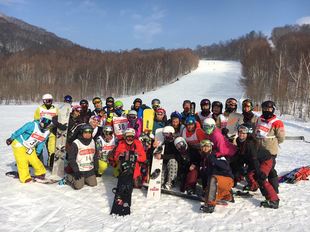 ksnow_hiroshi's tweet photo. 明日はKESSLER CUP！大会直前キャンプ後のヒロシフォトセッション！素敵な笑顔ありがとうございます♪明日は頑張ってくださいね～♪ #ホワイトワールド尾瀬岩鞍 #スノーボード #佐々木塾 #KESSLERCUP https://t.co/2ekiZHGHHT