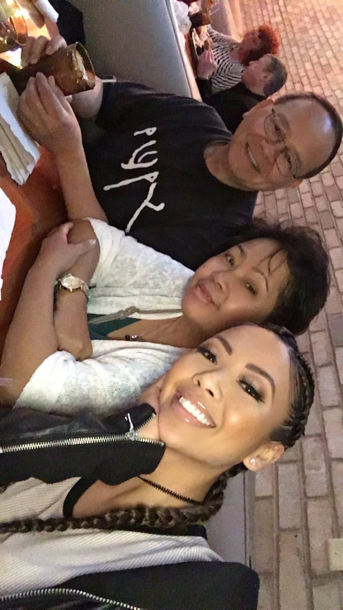 wolfNiina's tweet photo. 😍 #love #familly https://t.co/eqreSQkNJw