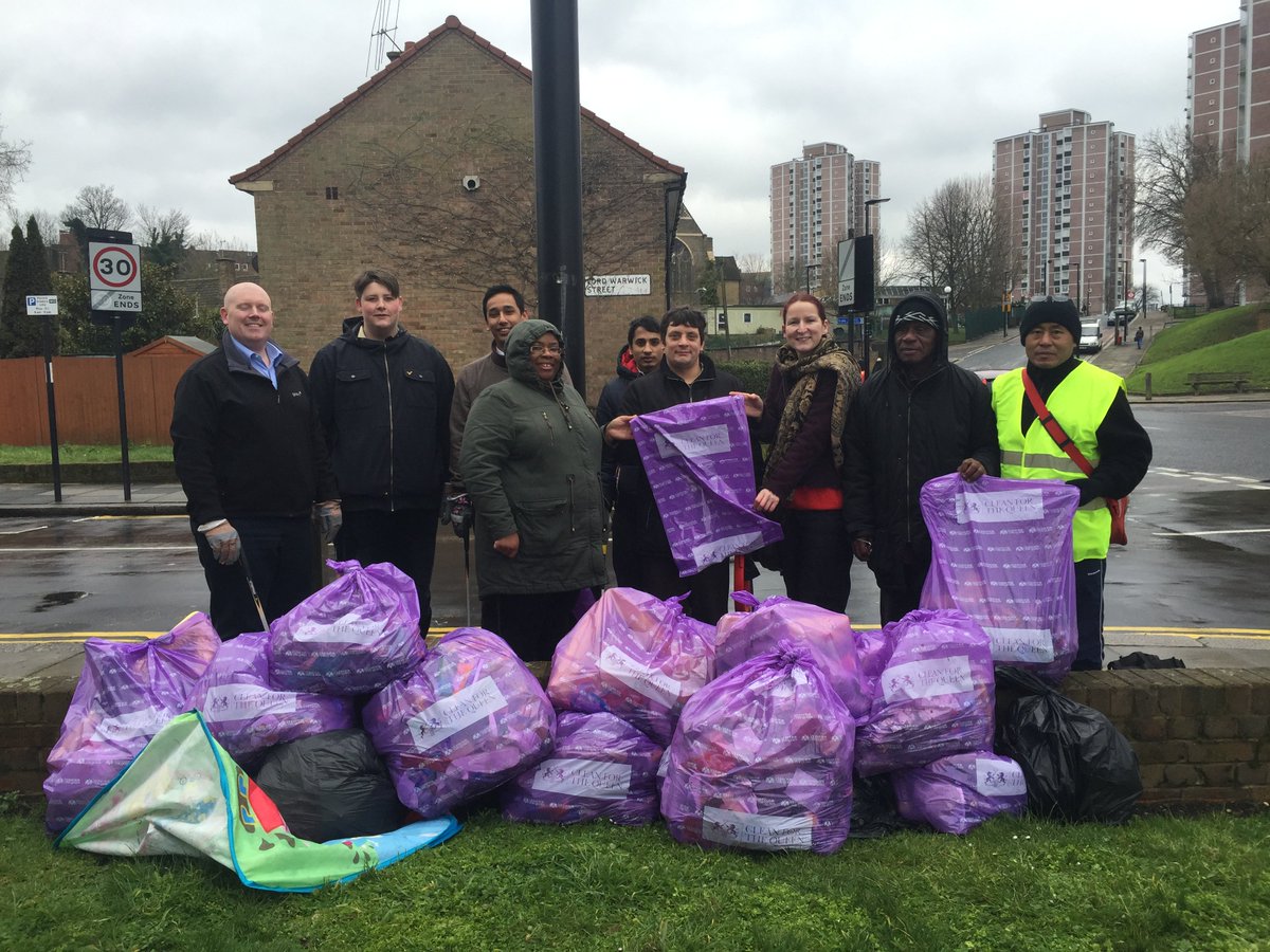 WWoolwich's tweet image. 25 bags collected this morning! Thanks to all our wonderful #Woolwich volunteers - sterling work! #CleanForTheQueen
