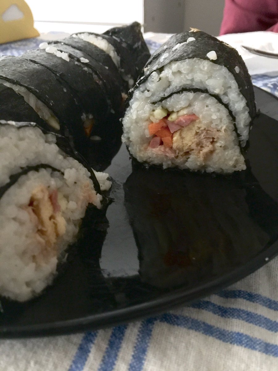 dady_D's tweet photo. 김밥을 요리했어요 ~ #김밥 #요리하다 #한국음식 #koreanfood #kimpap https://t.co/E7LitGGgGw