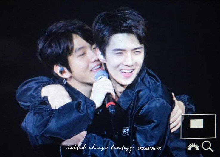 exosehunkr's tweet photo. 160305 대련 콘서트 세훈! 백현이 형에게 습격(?)당한 세후닠ㅋㅋㅋㅋㅋㅋㅋㅋ https://t.co/h0xZOYydYs