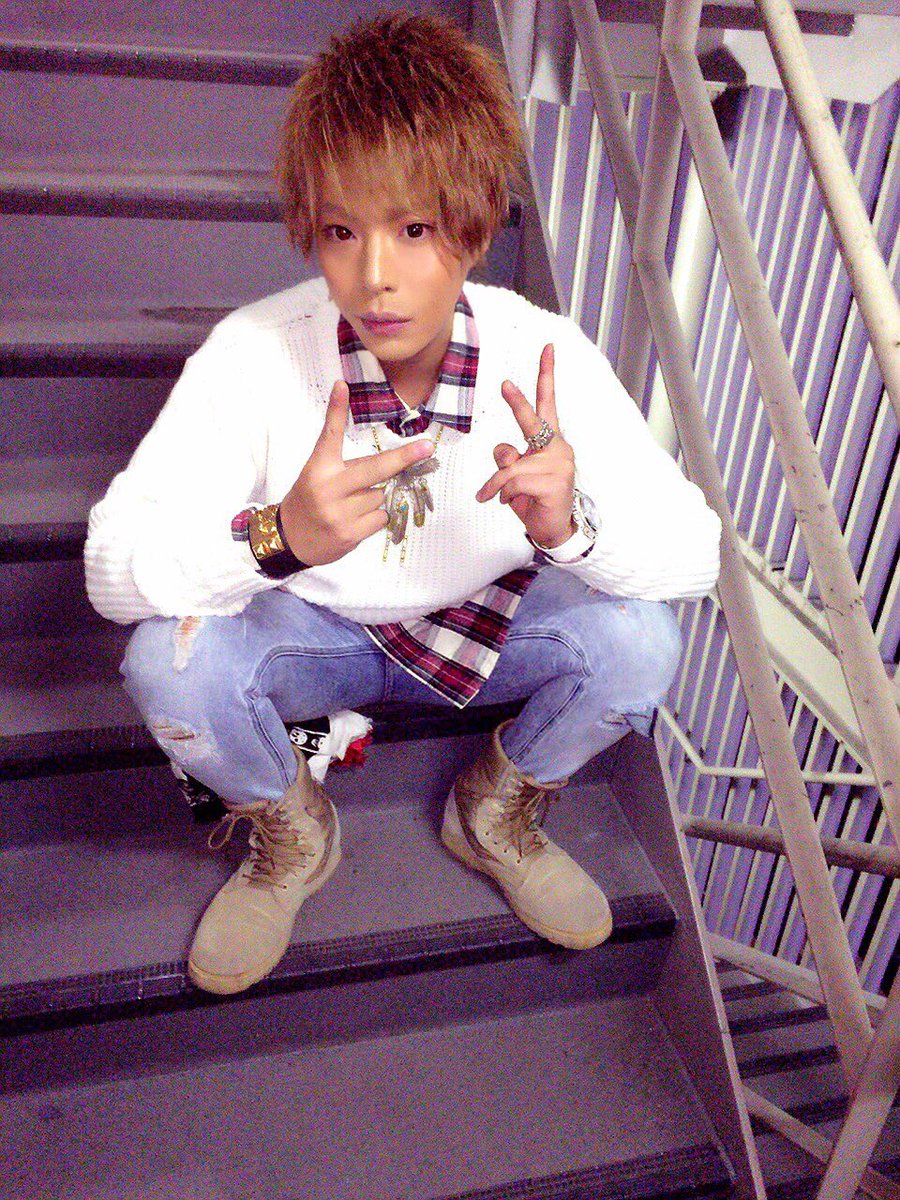 hirozawayukichi's tweet photo. 今日もイケイケなBLUE
営業してます。ぺっ https://t.co/KYQbE3aTTO