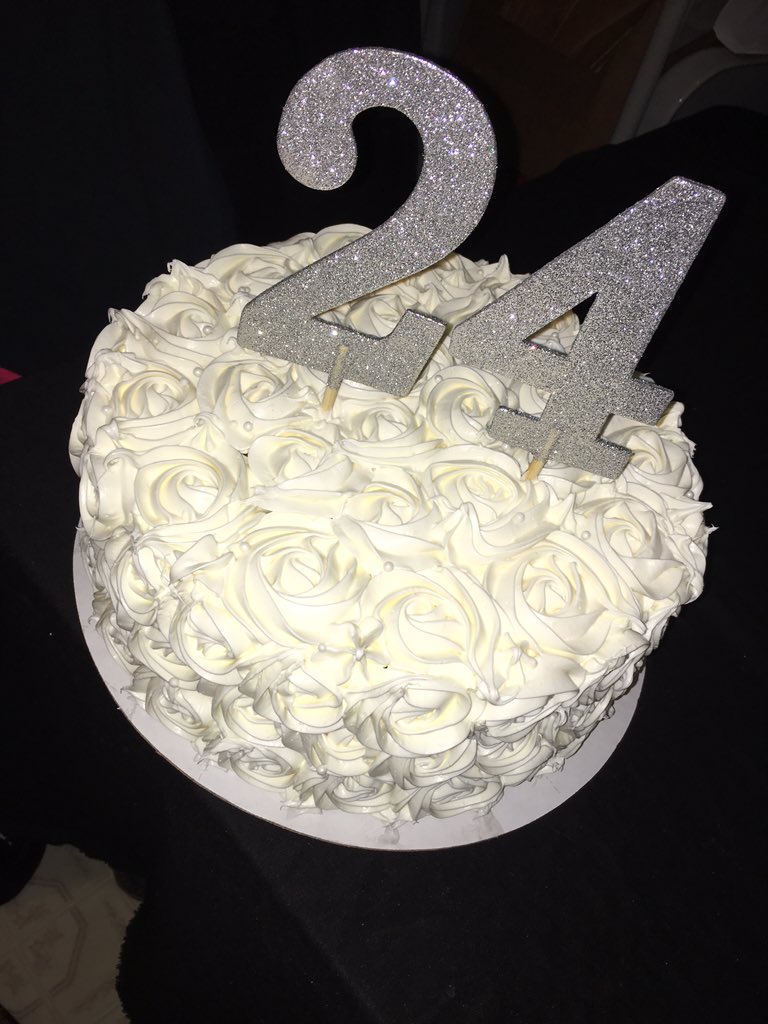amanda_anaje's tweet photo. #mandycakes 🎂 https://t.co/7PJecD5wT9