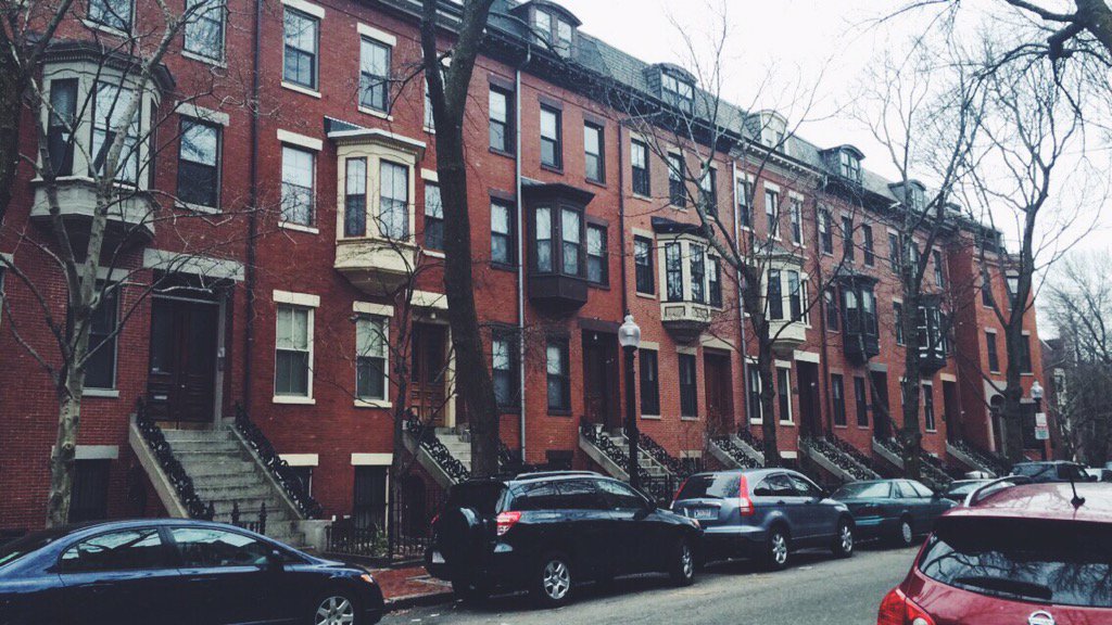 DanikaPortz's tweet photo. "Yeah, I think I'll go to #Boston, where no one knows my name" 🎶 #tour #singersongwriter #setthisworldonfire https://t.co/xTC7s2kXha