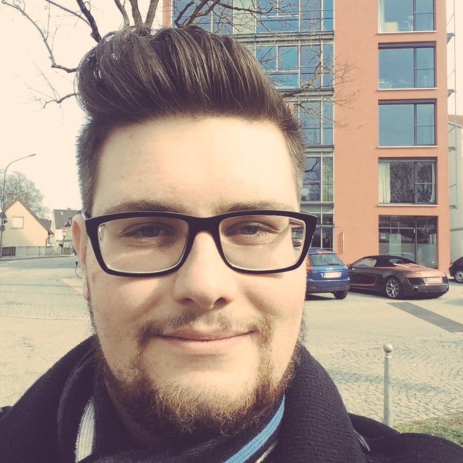 FlorianLichten1's tweet photo. #Gestern beim #Friseur #SectioAurea in #Dachau gewesen. Bin wieder #zufrieden mit meinen #Haaren ๐ https://t.co/Mh3TdVMu0T