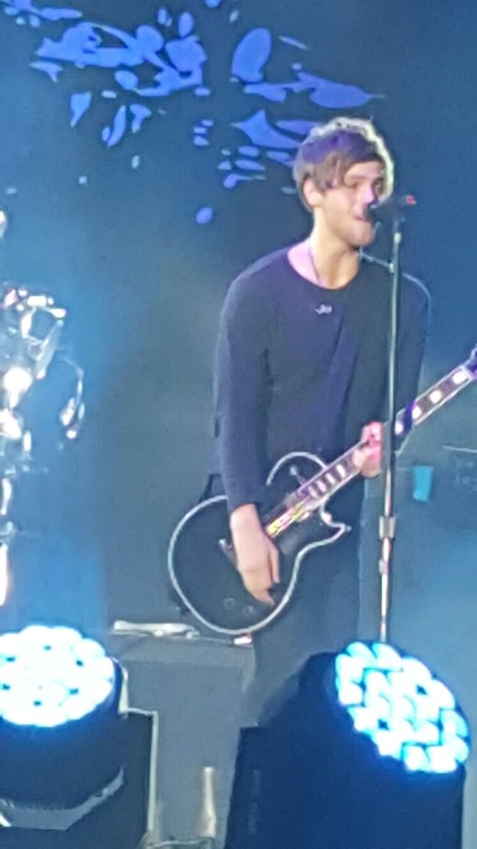 merchmaniacs's tweet image. Now Perform @5SOS live in ICE-BSD CITY, Jakarta Promoted: @LiveNationINDO @7KingsEnt  #5SOSJKT #MMLivetweet #MMmedia