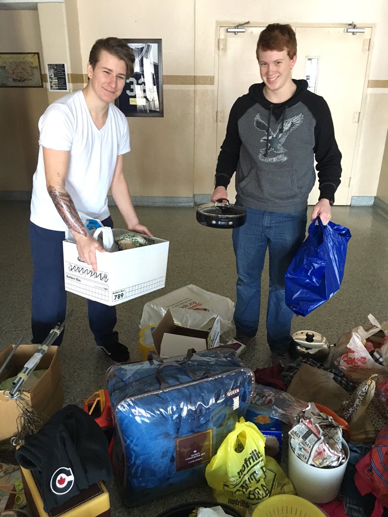 UMEI_chs's tweet photo. Wowed by the generosity of our community! Sorting donations for the Syrian refugee families new to Leamington. https://t.co/ZfR1DVr69M