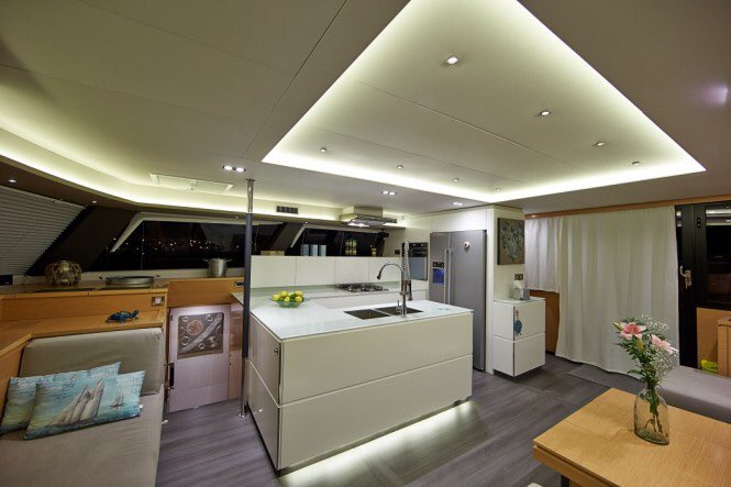 Yachtoo_net's tweet photo. one of the most exclusive #catamaran #Victoria67 the most #comfortable and #luxurious swimming house 👍 https://t.co/X3ck9ZtHUm