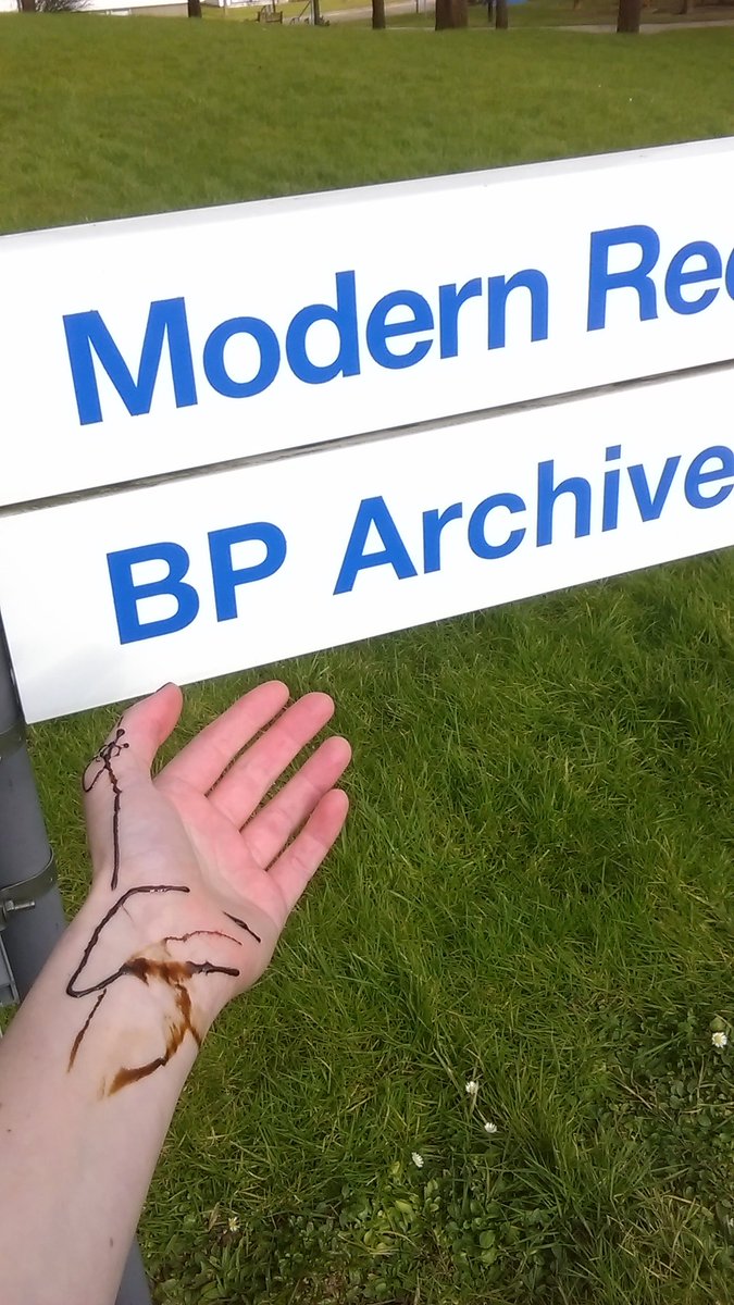 Creative action outside BP Archive with <a href="/ArtNotOil/">Art Not Oil</a> @ReclaimOurBard! video to follow, stay tuned #BPoffcampus