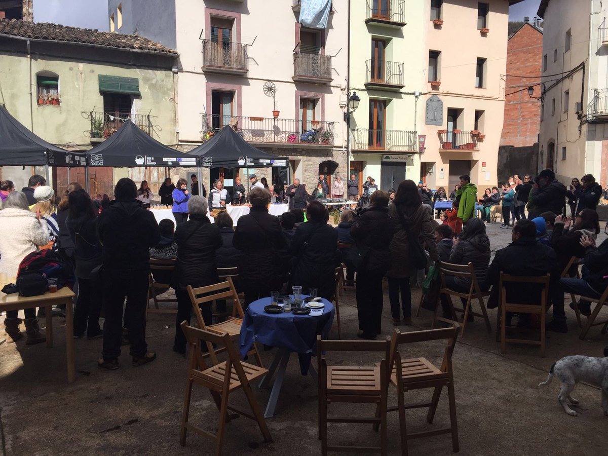 PorteEstop's tweet photo. L'#AltaRibagorca celebra el #diainternacionaldelesdones al #PontdeSuert.
Tapes, música i moltes activitats. https://t.co/zIUqGkTvXI